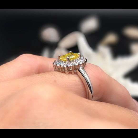 1ct yellow moissanite ring with Certificate - Picture 4 of 10